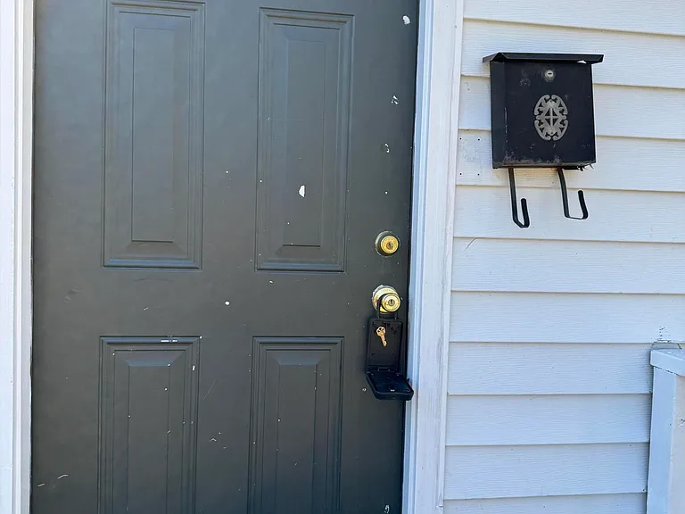 317 Dudley St — Photo 2