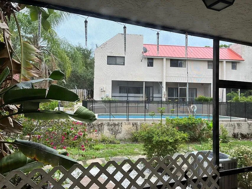 2 bed, 2.5 bath, 1335 sqft, $2,795 — Photo 2