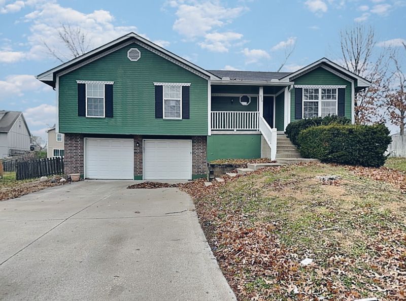 1st image of 529 NE Wood Ct