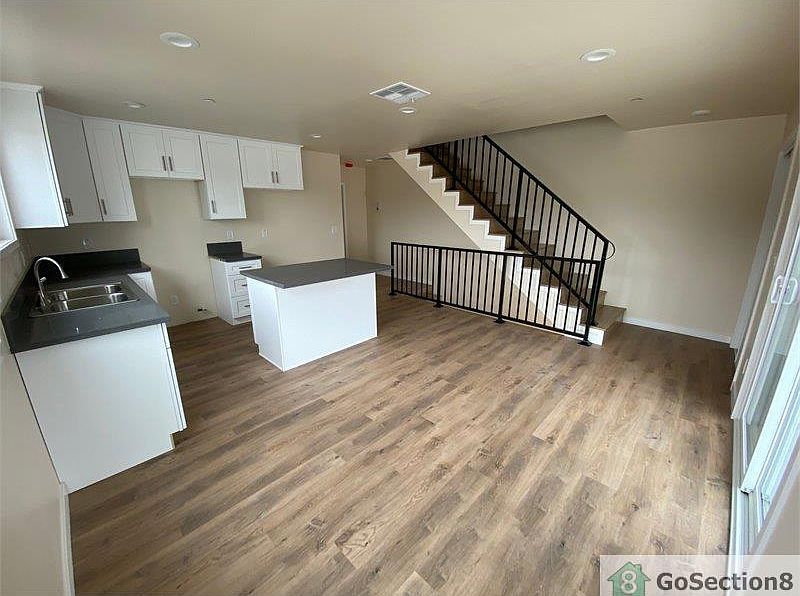 1st image of 516 W 93rd St