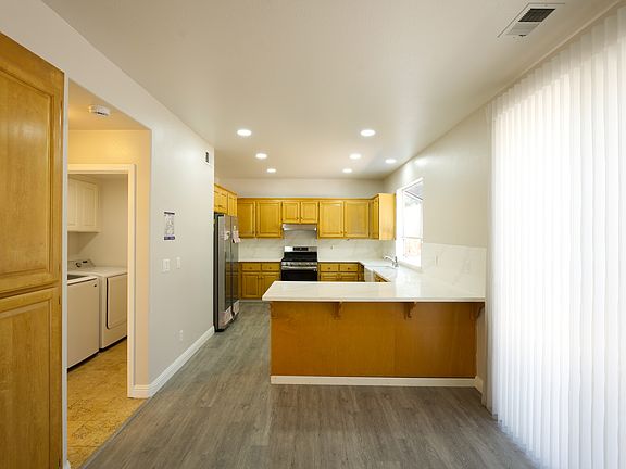 5th image of 3309 Pomerado Way