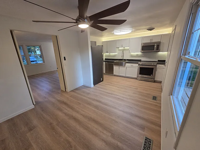 735 Southbriar Rd — Photo 2