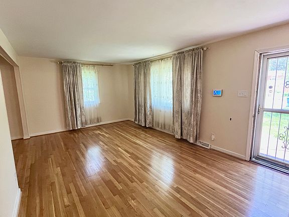 4th image of 3911 Sunburst Rd