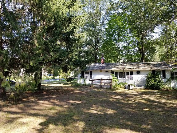 3rd image of 920 Woodland Dr