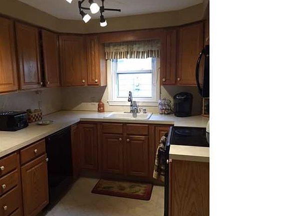 5th image of 383 Knowlton Ave