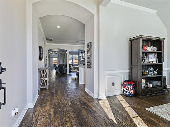 3rd image of 700 Moss Cliff Cir