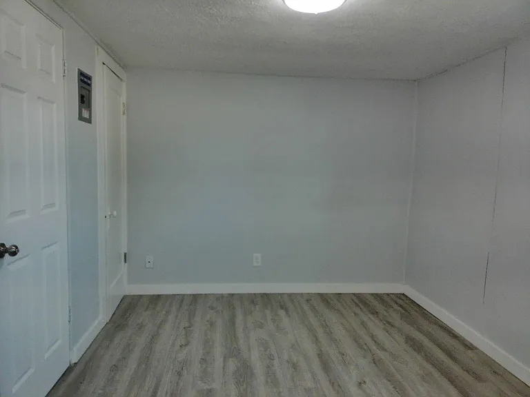 1211 E 4th St #4 — Photo 4