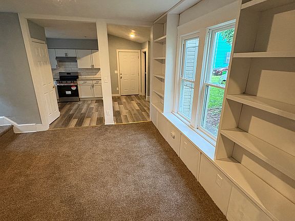 4th image of 699 W Paige Ave