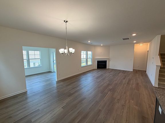 4th image of 417 Marthas View Way