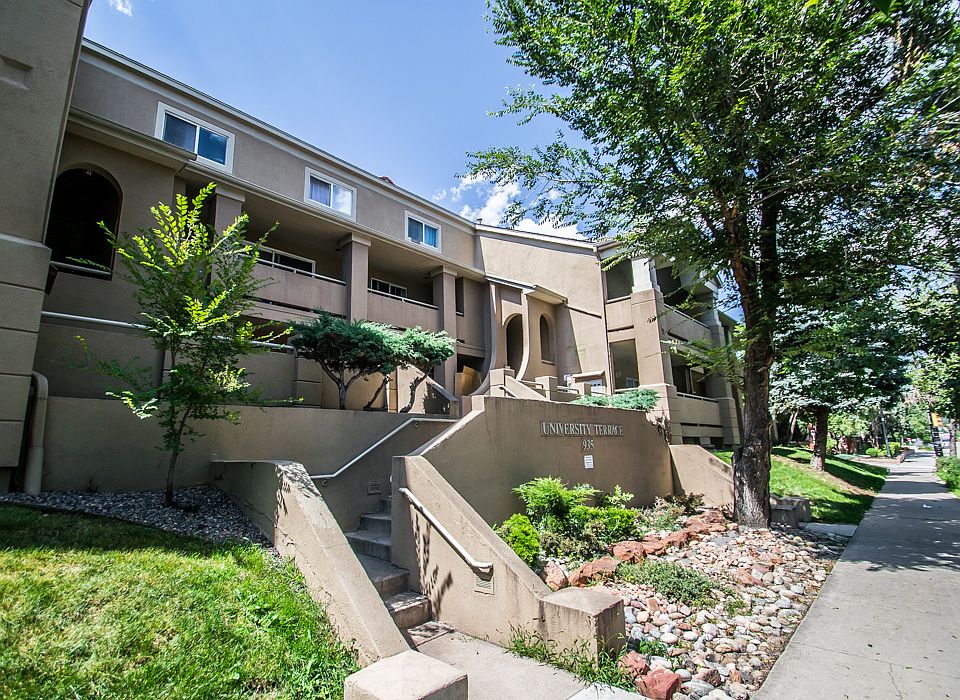 935 Broadway Exterior