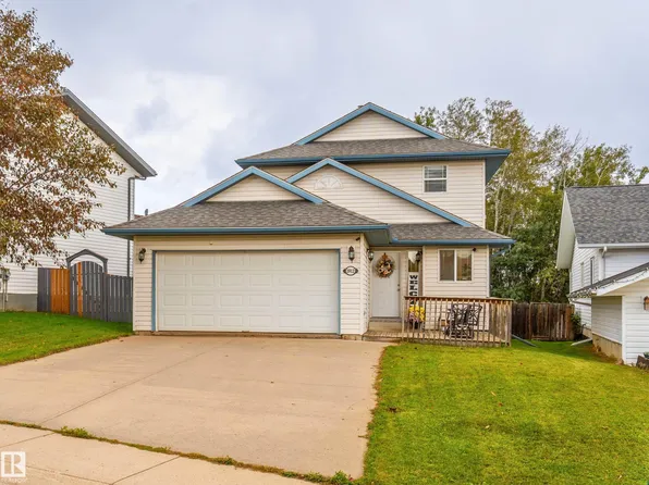 1912 6th St, Cold Lake, AB T9M 1M3