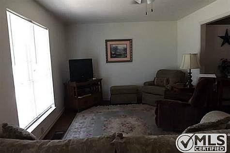 4th image of 922 W Lake Dr