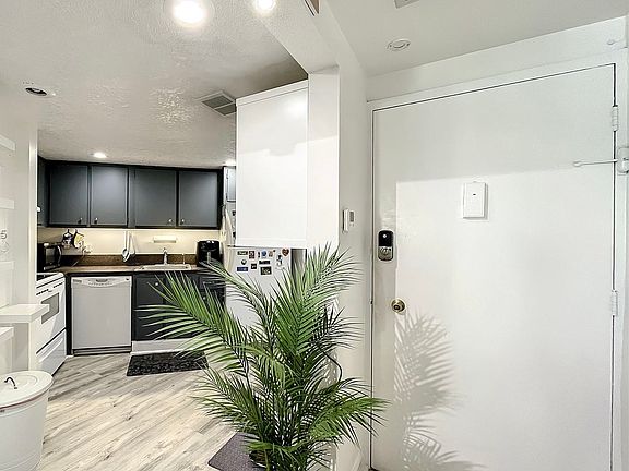 4th image of 999 Brickell Bay Dr APT 1010