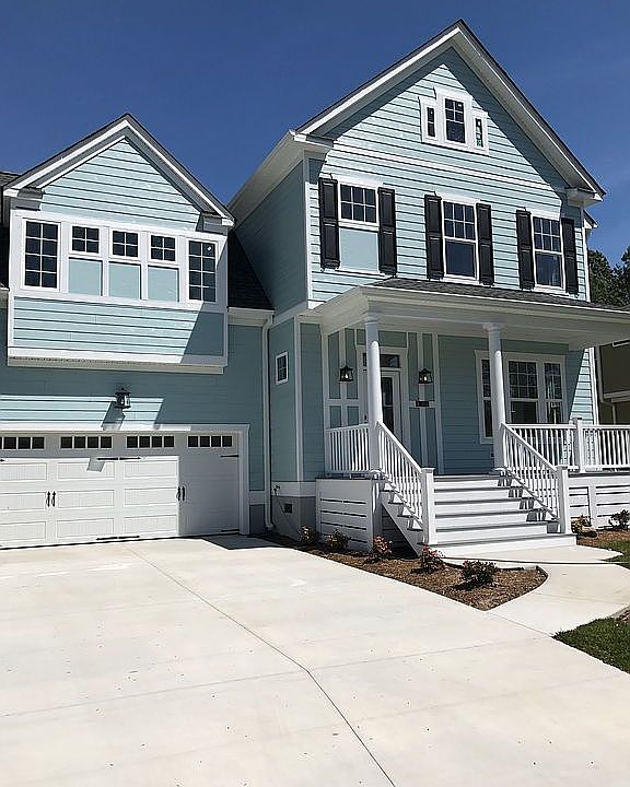 Spacious Driveway