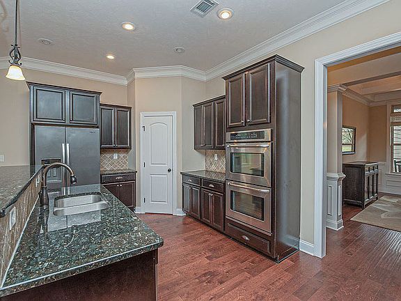 Kitch:Dble Ovn/Pantry/Island