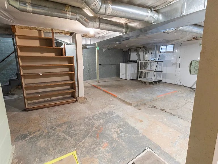 203 Edgewood Ave — Photo 8