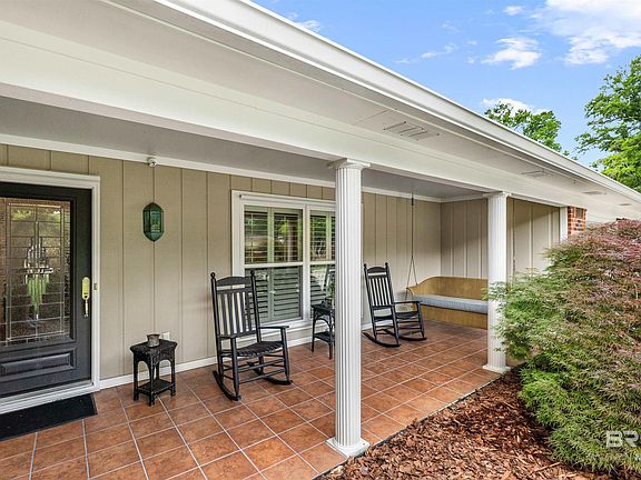 3rd image of 10 Paddock Dr