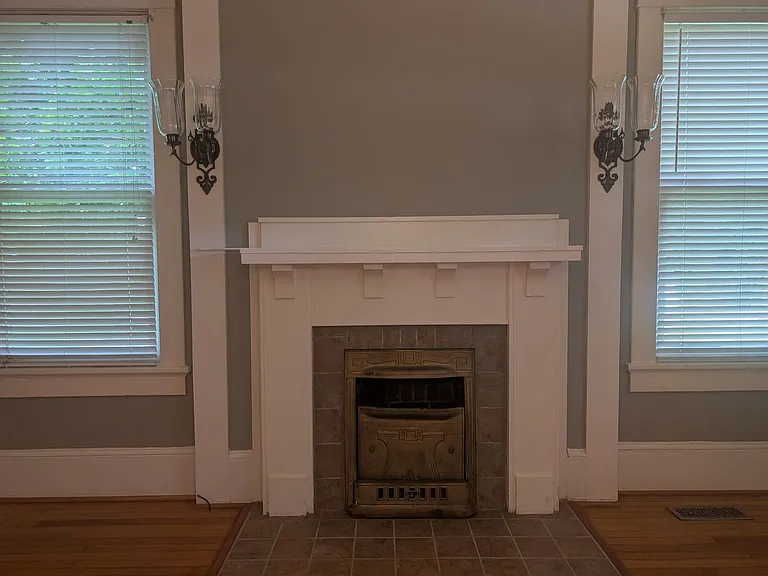 207 W Main St — Photo 4
