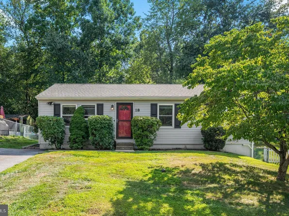 18 Casselberry Dr, Audubon, PA 19403