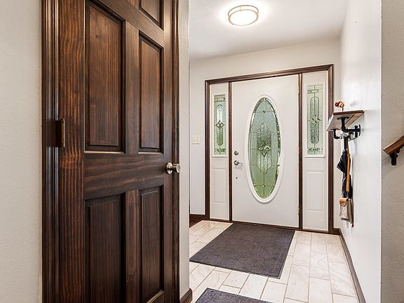 3rd image of 12749 Vivian Ct