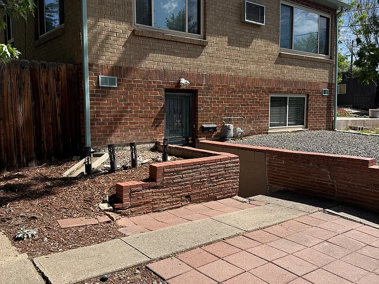 2526 N Oak St — Photo 6
