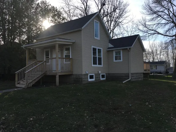 206 Center Ave S, Hayfield, MN 55940