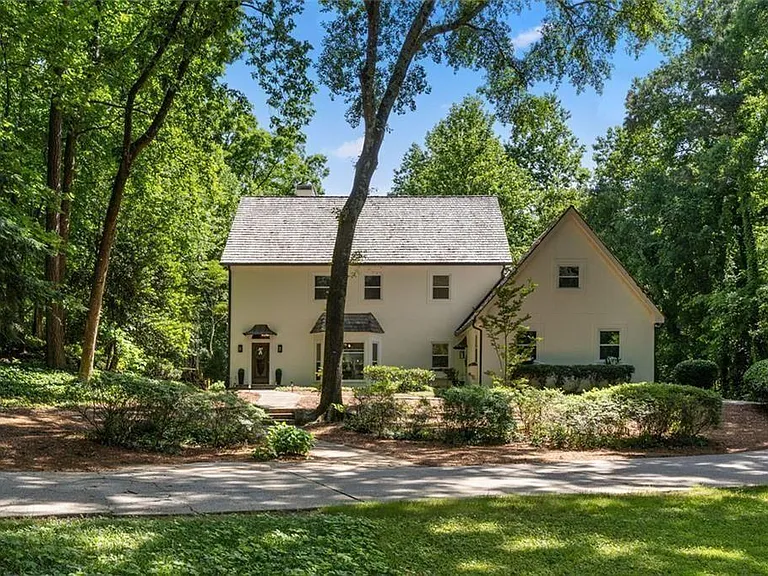 1260 Heards Ferry Rd — Photo 2