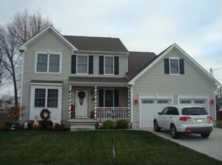 12 University Dr, Pennsville, NJ 08070