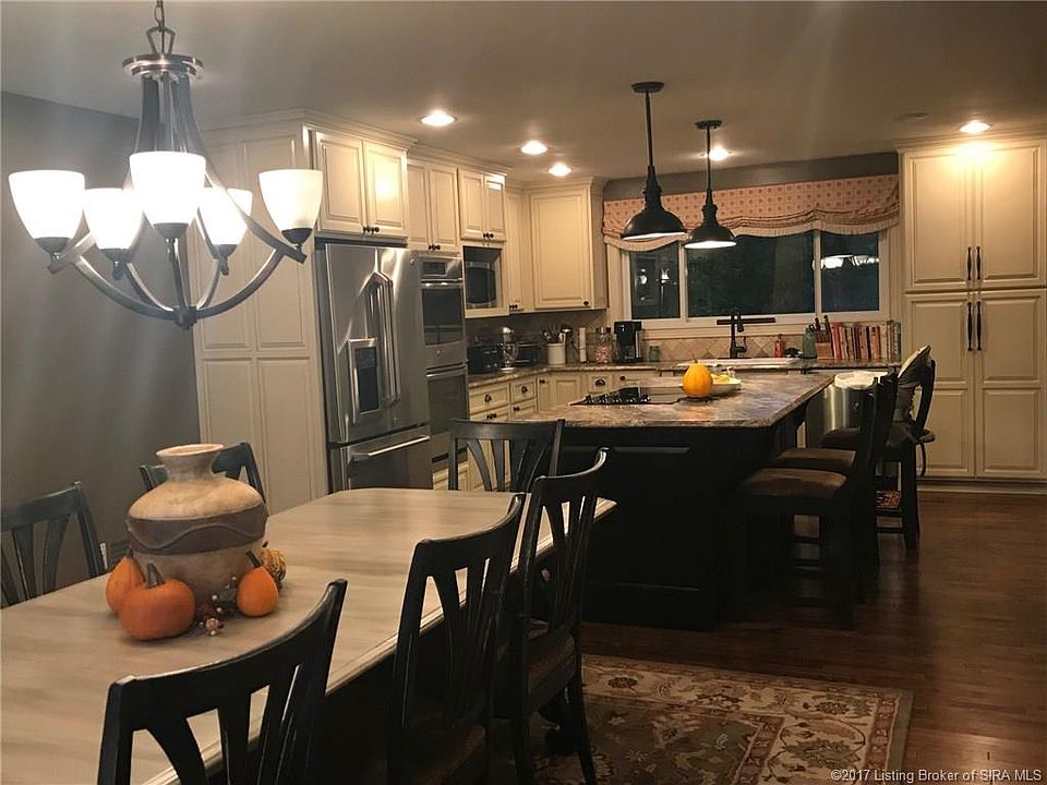 2nd image of 2237 Ridge Crest Dr NE