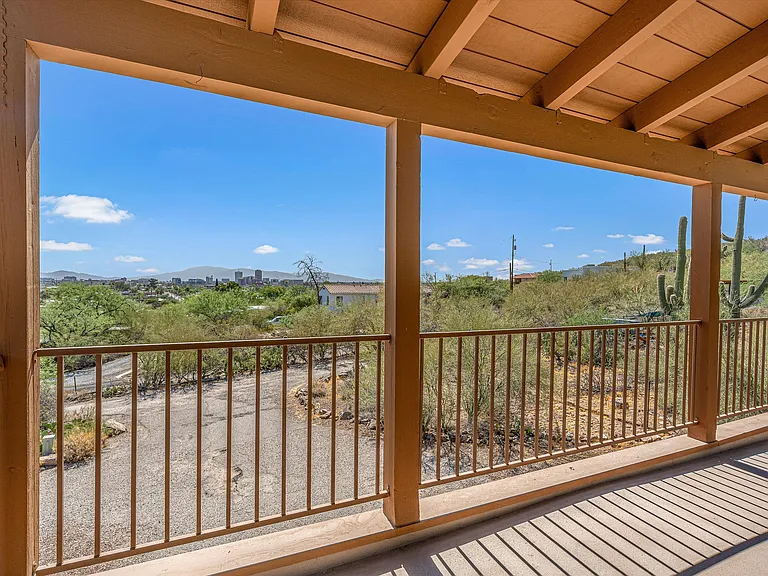 311 N Hillside Dr — Photo 16