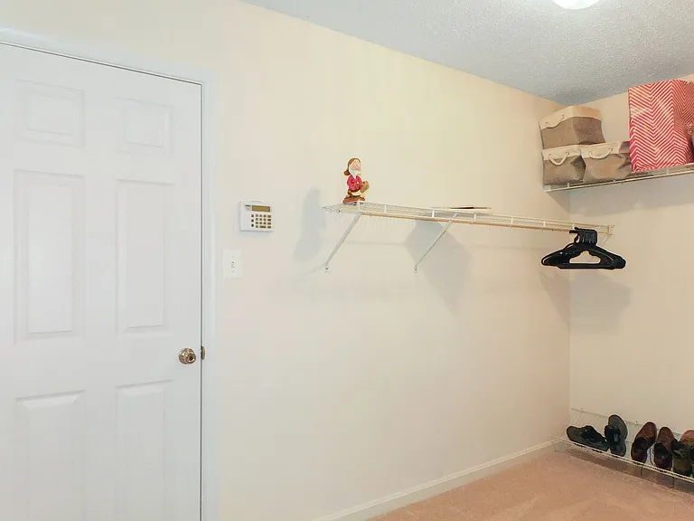 102 Powhatan Ct — Photo 27