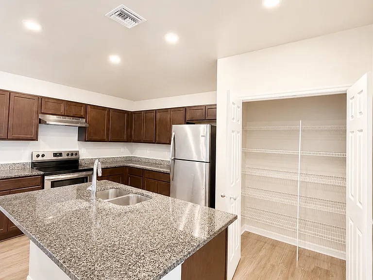 363 Greenbriar Blvd — Photo 11