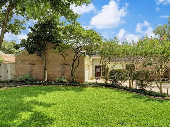 12111 Olympia Dr, Houston, TX 77077
