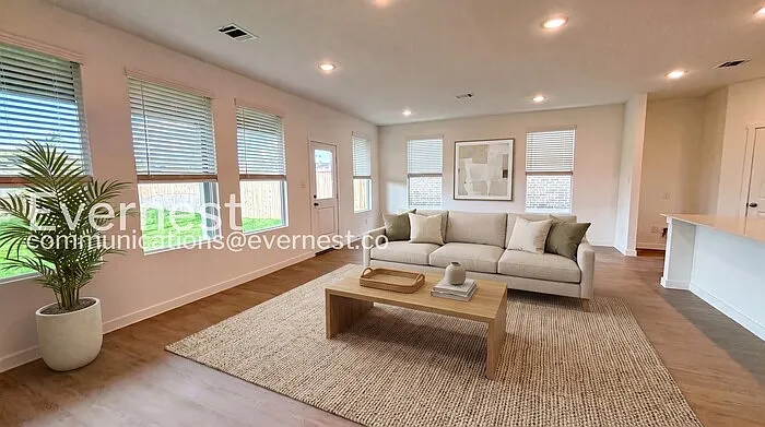3 bed, 2.0 bath, 1891 sqft, $1,945 — Photo 2