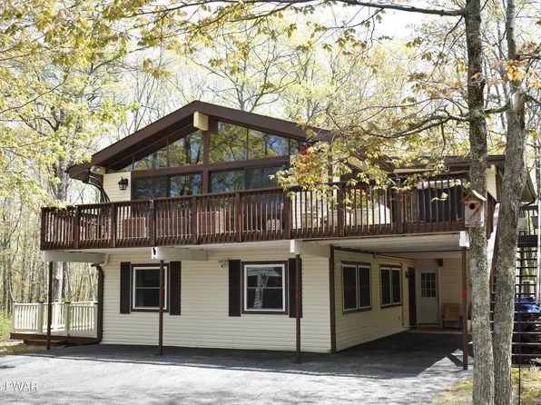 441 Canoebrook Ln, Hawley, PA 18428