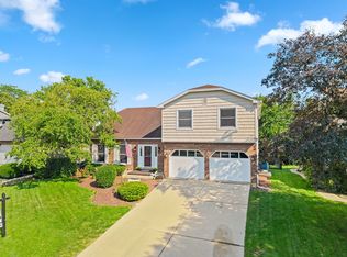 140 Amherst Dr, Bartlett, IL 60103