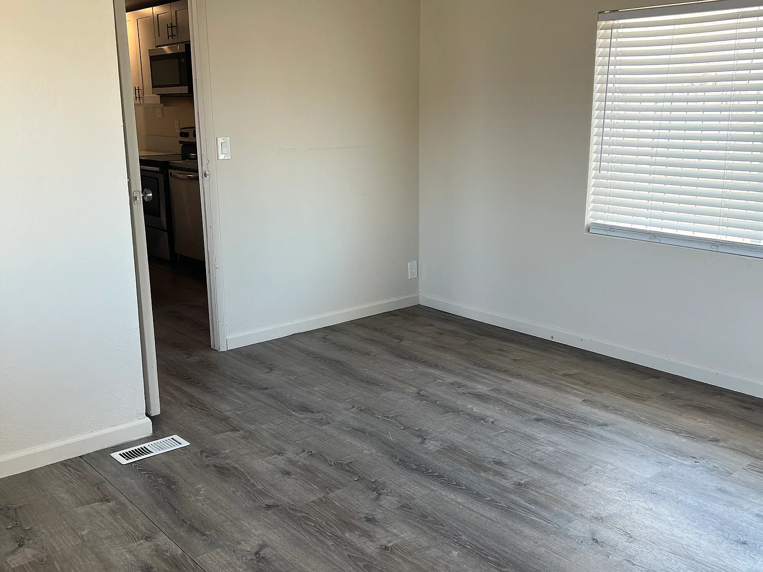 2 bed, 1000 sqft, $2,150 — Photo 4