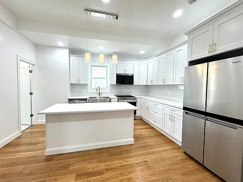 56 Pinckney St Photo 1