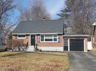 2139 Robinwood Ave, Schenectady, NY 12306