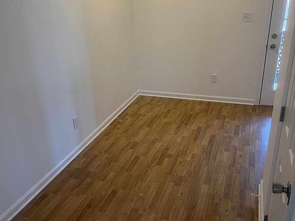 5th image of 429 Westwood Dr #14