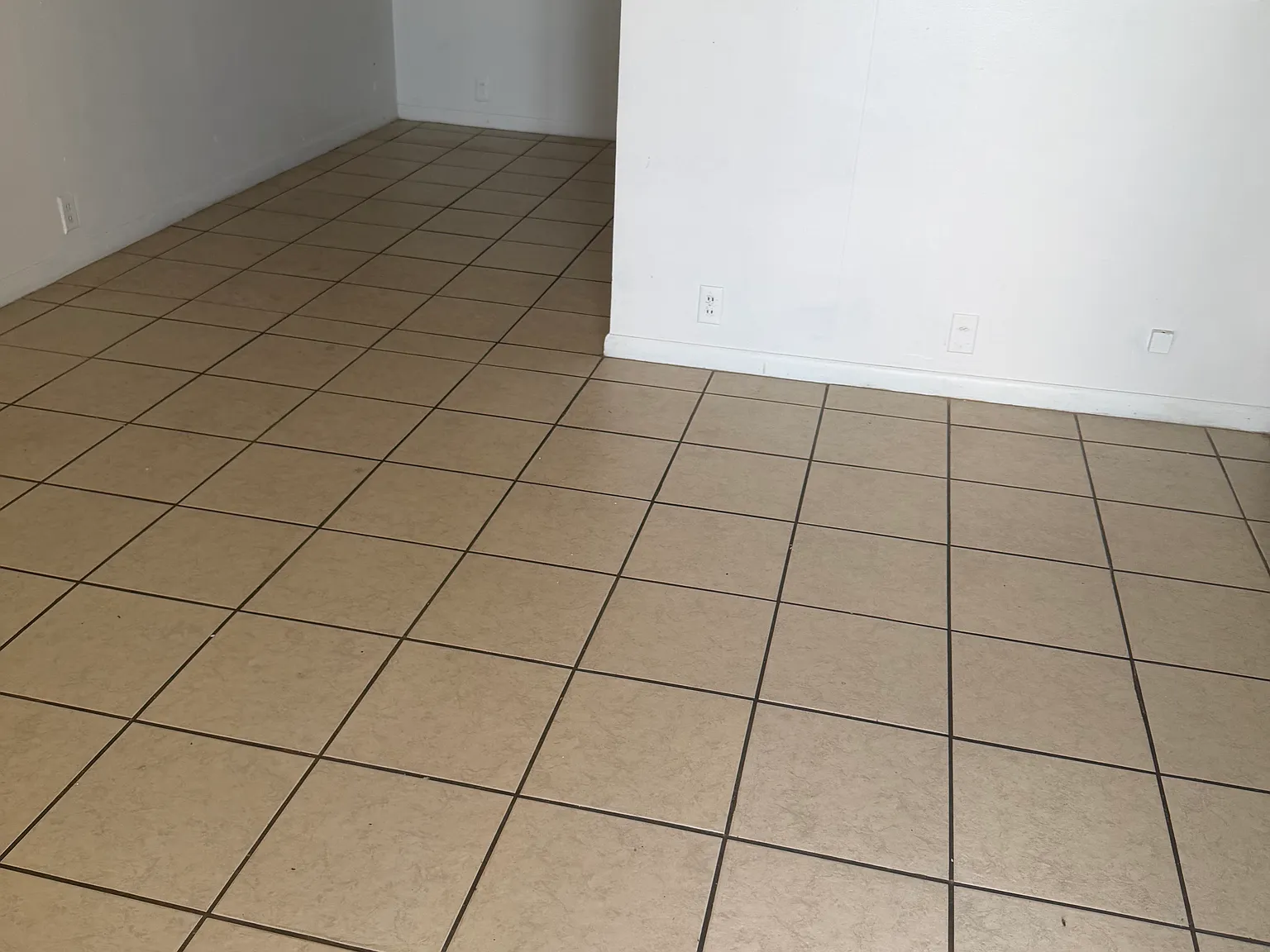 414 E Avenue A — Photo 3