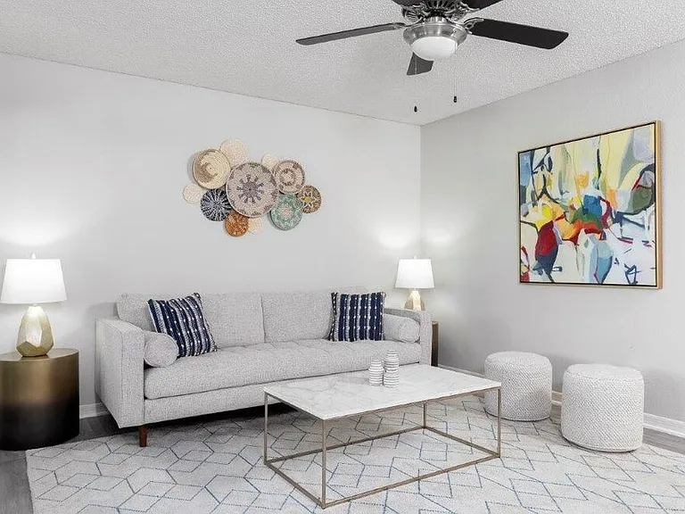 Indian Hills Apartments — Photo 22