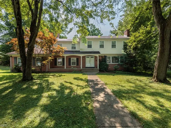 1160 Lisa Ann Dr, Akron, OH 44313