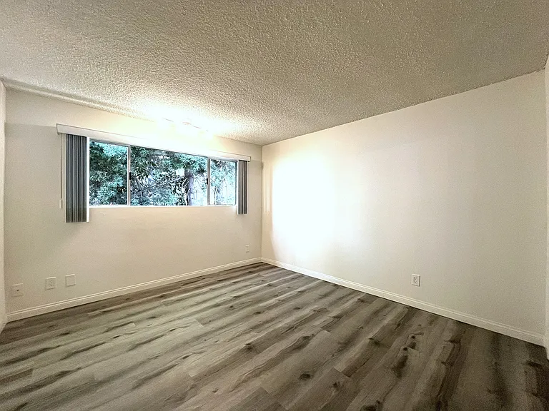 1706 Granville Ave #8 — Photo 11