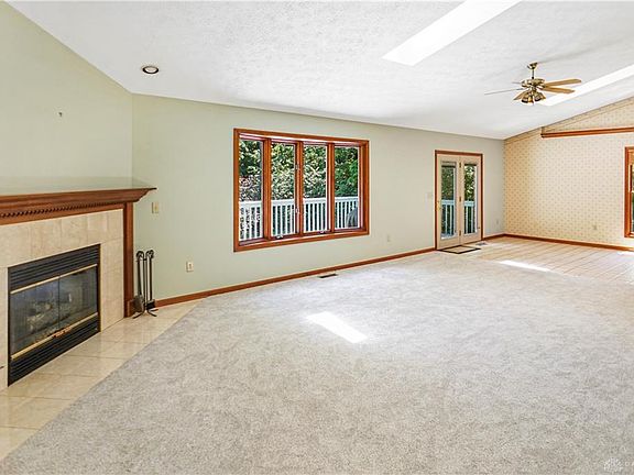2nd image of 826 Vernis Dr