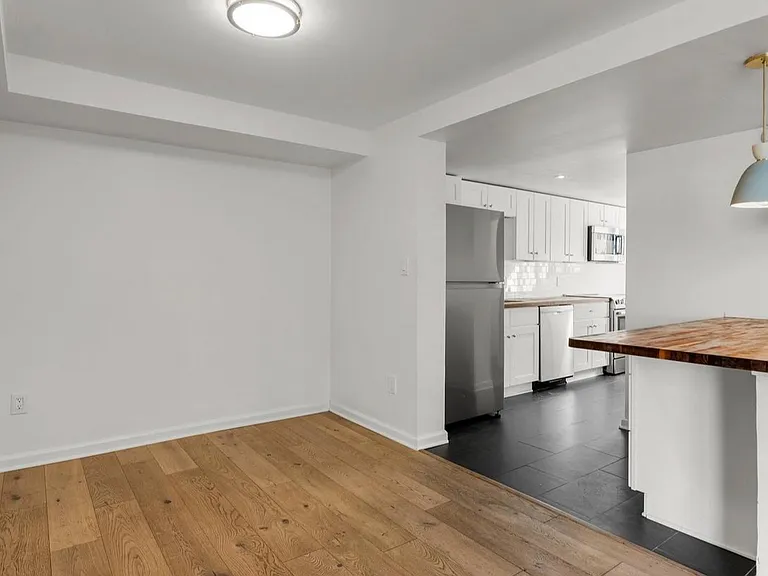 1321 I St NE — Photo 7