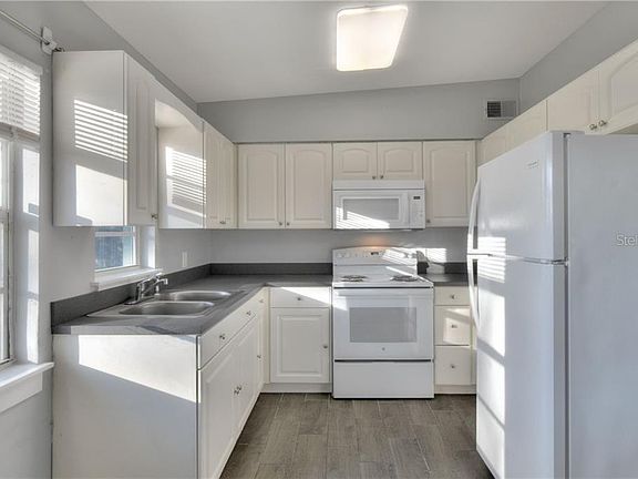 4th image of 2925 Stanhope Ave