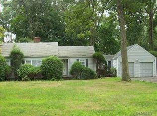 192 Corey Pl, Huntington Station, NY 11746
