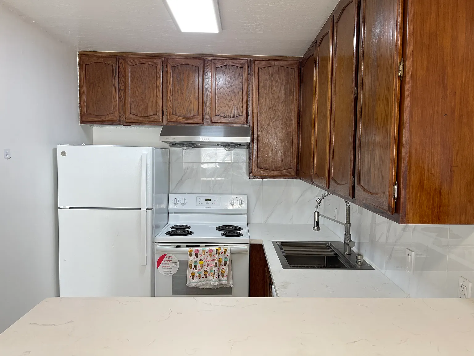 2 bed, 900 sqft, $2,700 — Photo 2