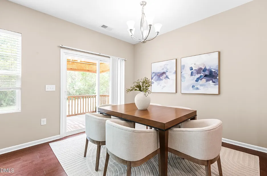 3 bed, 2015 sqft, $2,300 — Photo 4